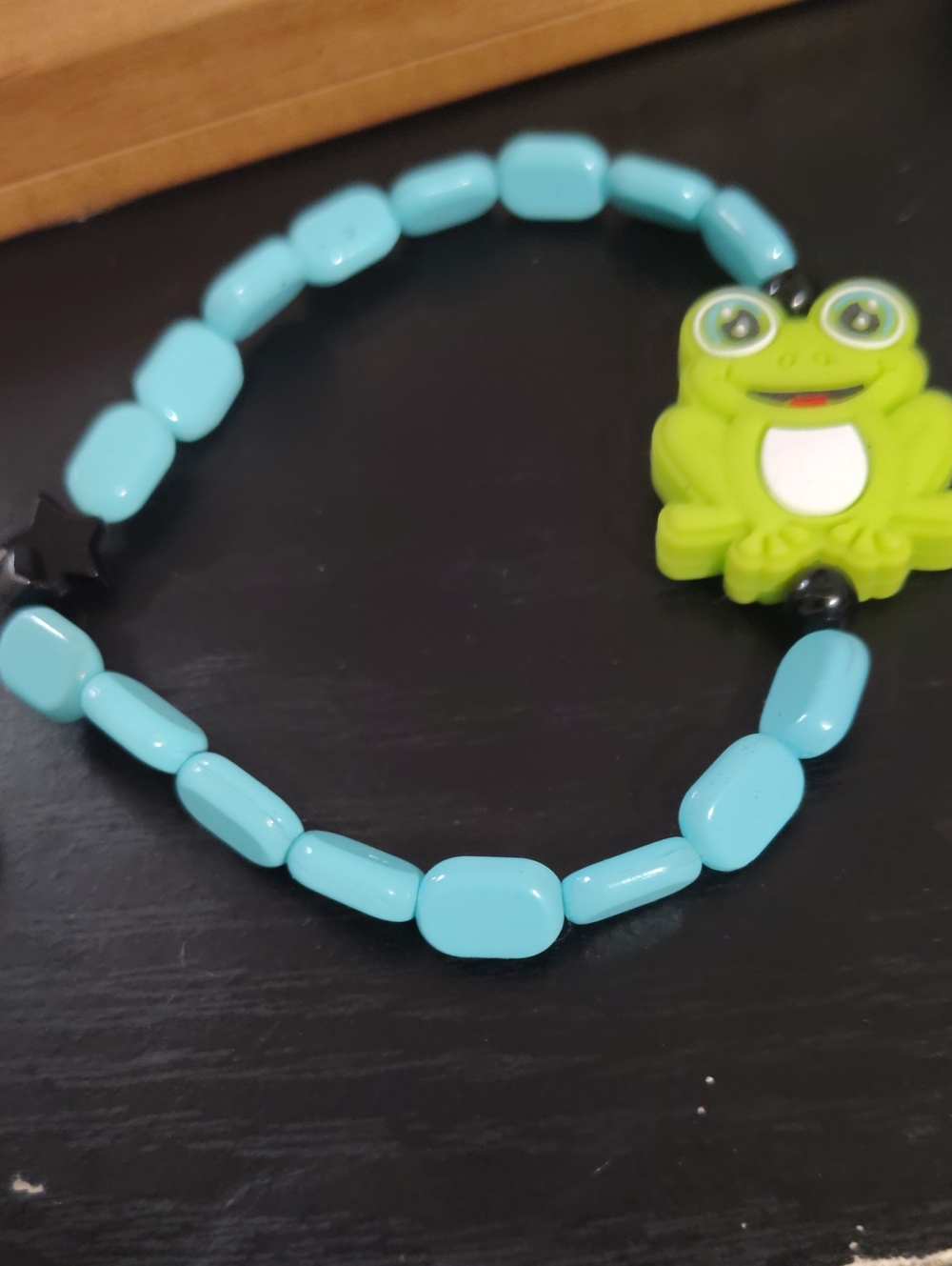 Memas Heavenly"Hand Crafted Lime Green Frog Beaded Bracelet